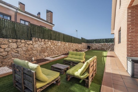 Végétaliser votre terrasse, astuces et plantes recommandées par les experts